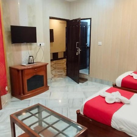 Hotel Riz Varanasi Bagian luar foto