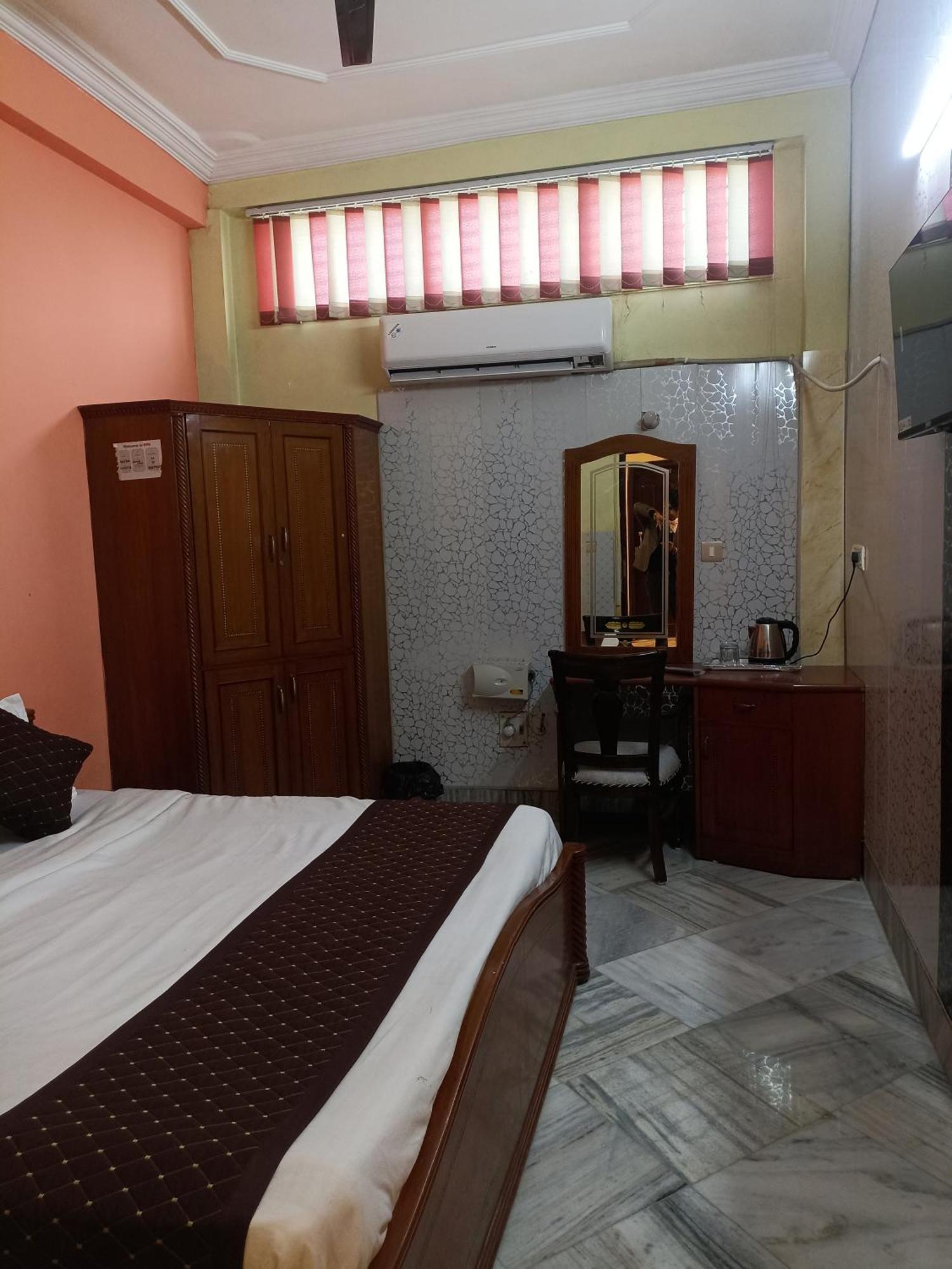 Hotel Riz Varanasi Bagian luar foto