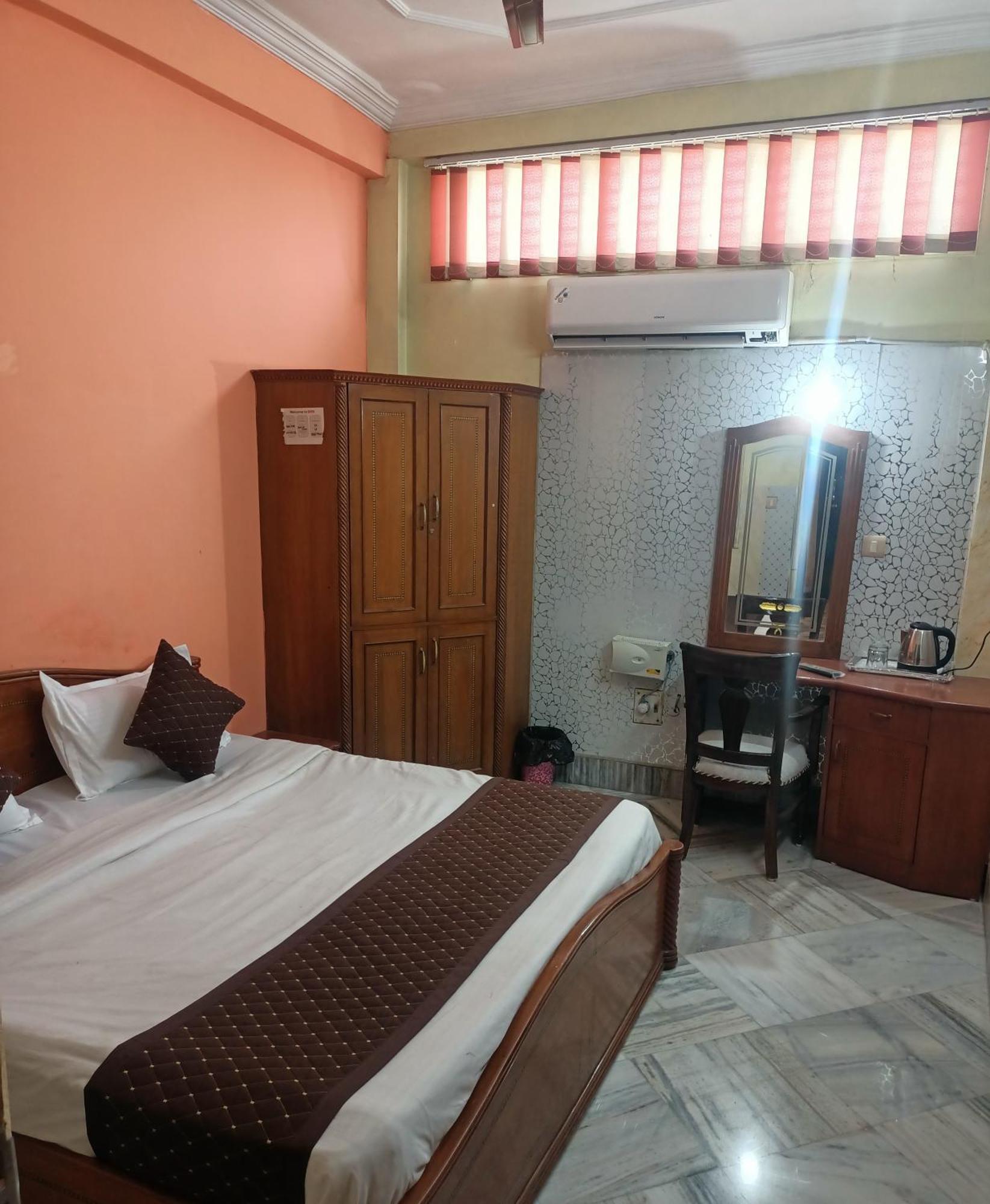 Hotel Riz Varanasi Bagian luar foto
