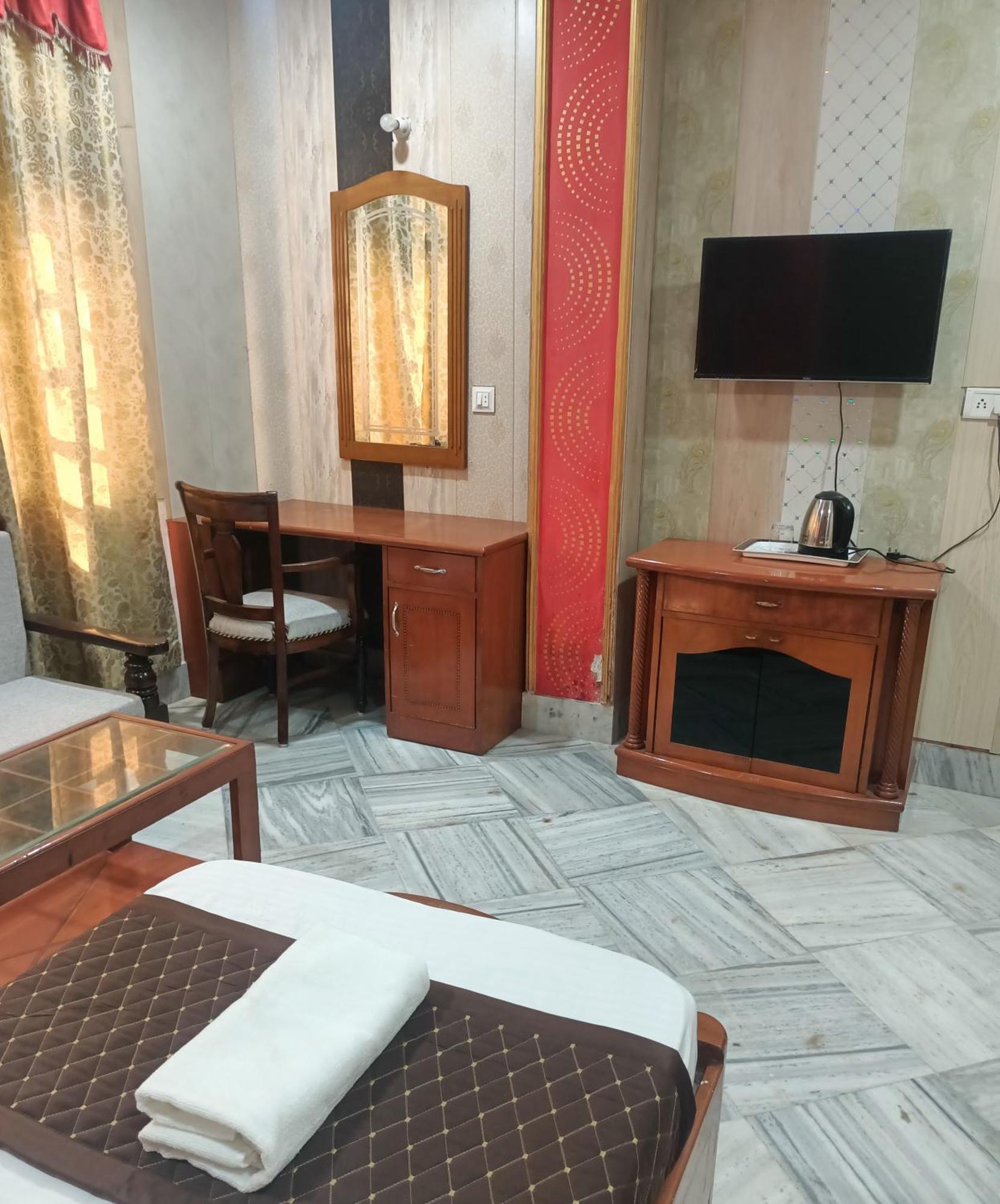 Hotel Riz Varanasi Bagian luar foto