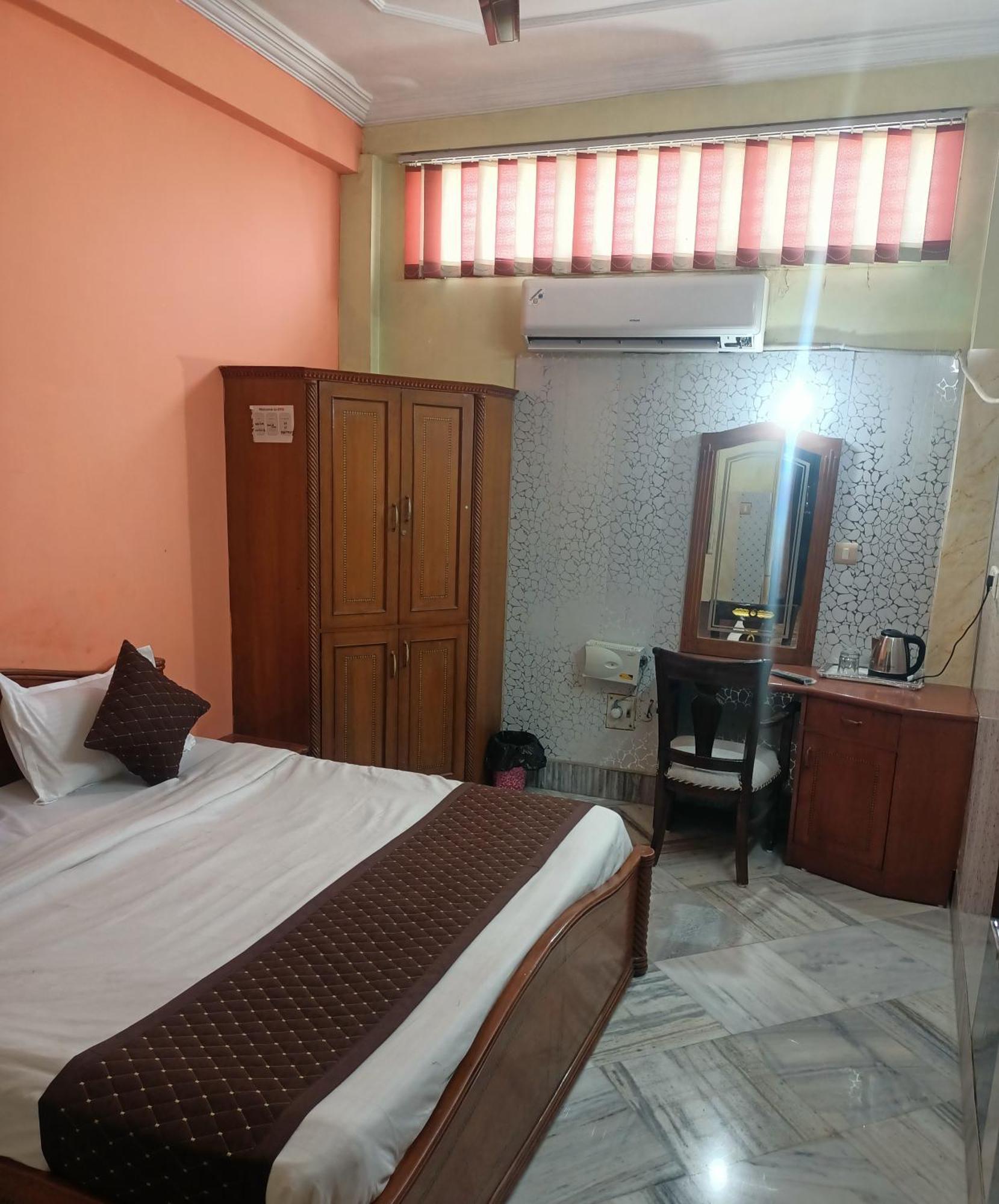 Hotel Riz Varanasi Bagian luar foto