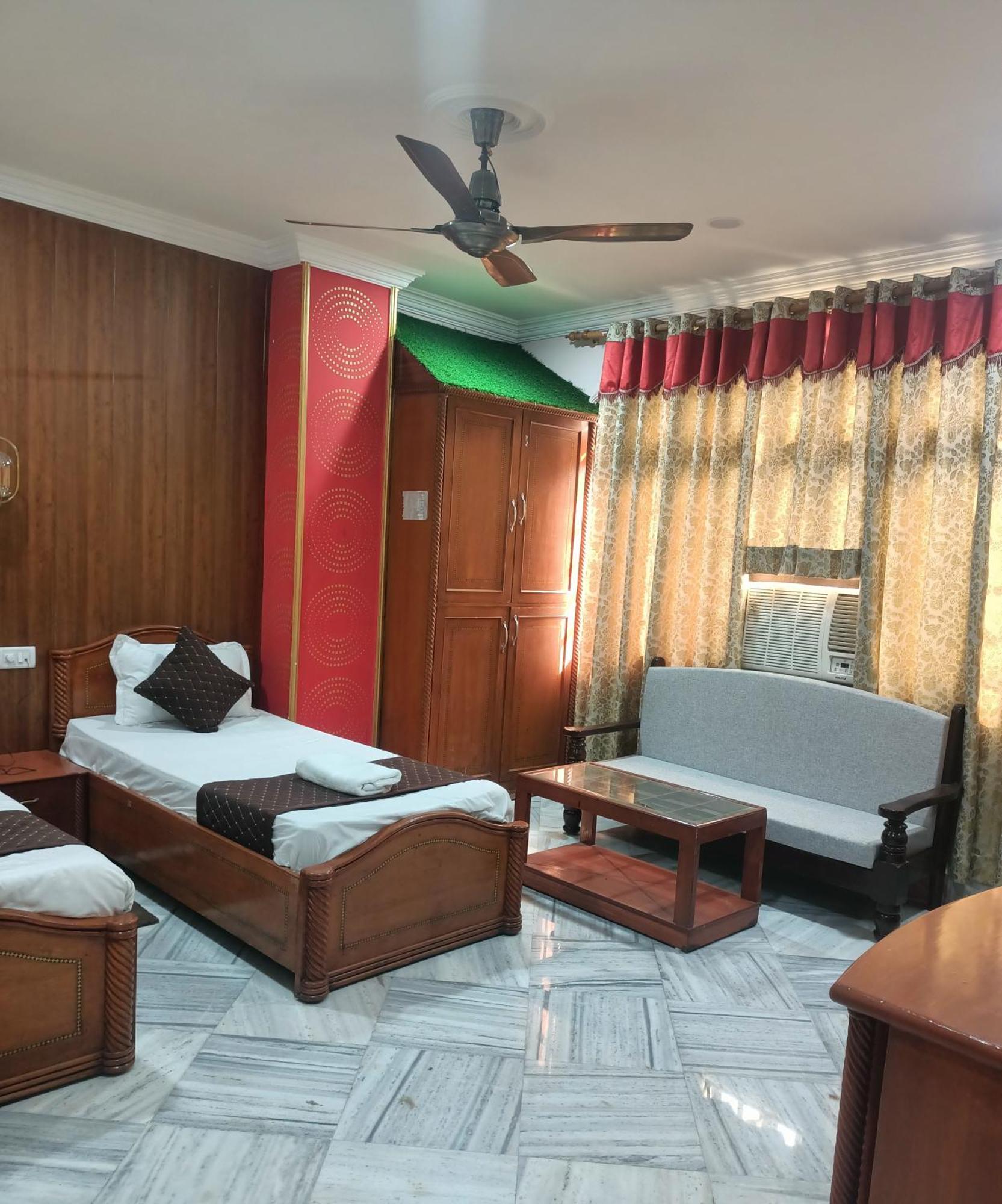 Hotel Riz Varanasi Bagian luar foto