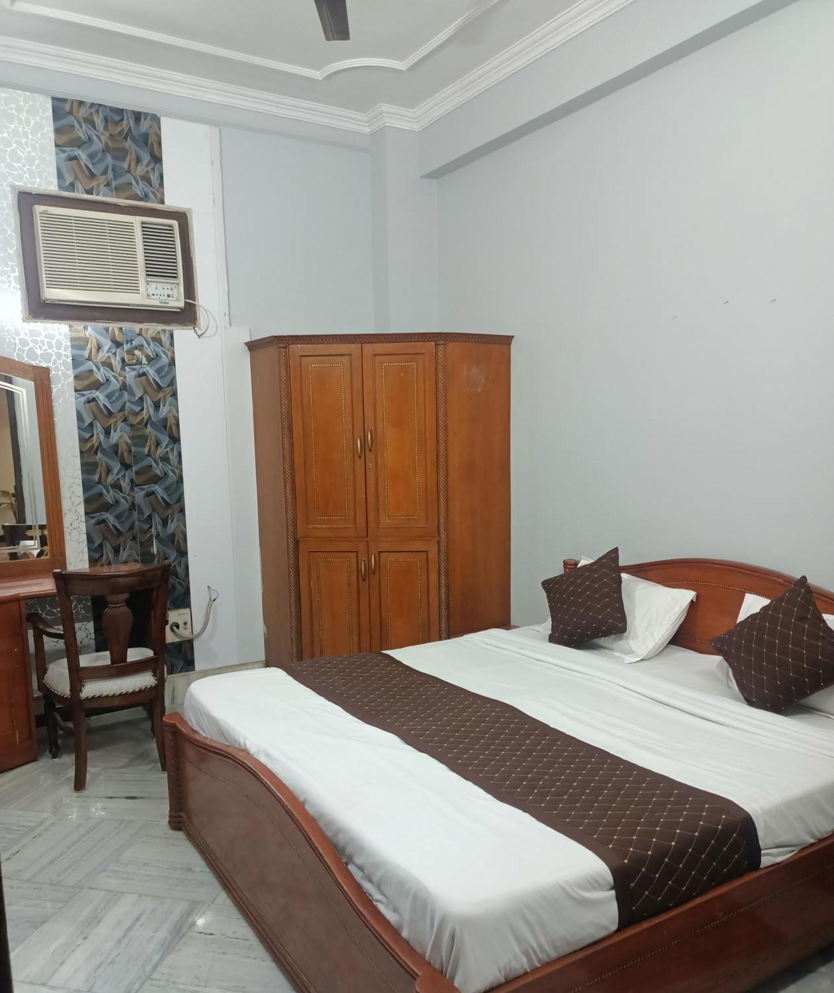 Hotel Riz Varanasi Bagian luar foto